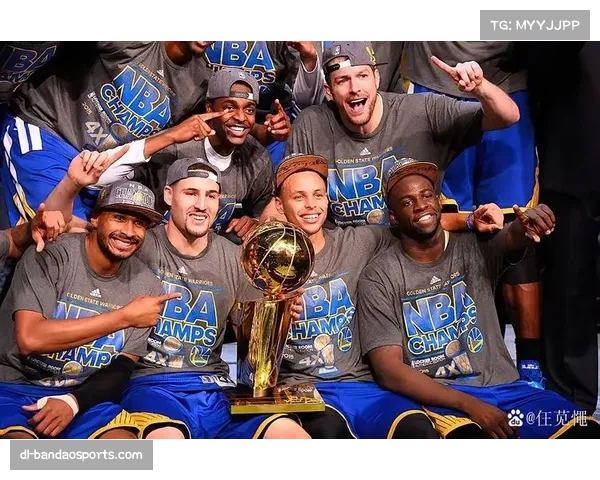 勇士防守体系因核心伤缺崩塌,内线护框成为明显短板 勇士防守体系因核心伤缺崩塌,内线护框成为明显短板